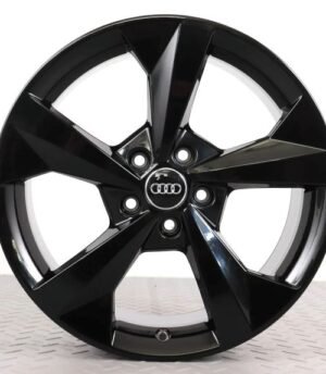 Audi A3 R18 (8Y0601025J B)