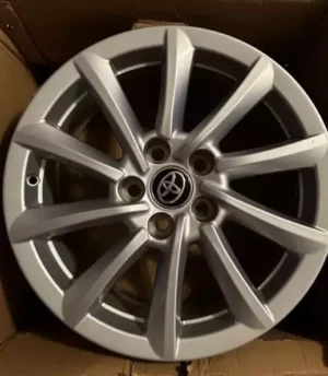 Toyota Camry XV70 R17 - 42611-YYC90