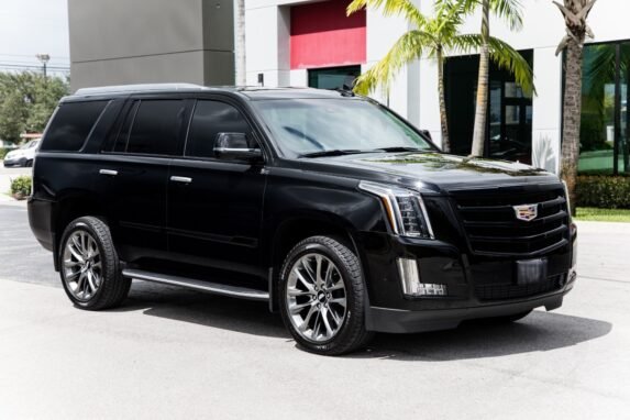 used-2019-cadillac-escalade-luxury-e1751883134792.jpg used-2019-cadillac-escalade-luxury-e1751883134792.jpg